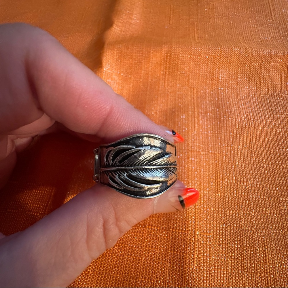 Silver Feather Design Ring